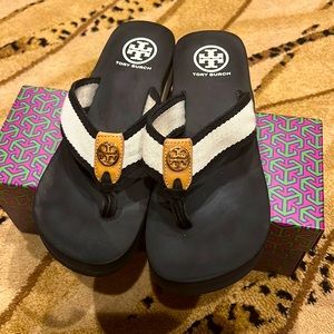Tory Burch black and ivory Frankie wedge flip flop size 7